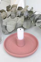 Ljusstake - Älskad, värdefull, dyrbar - Rödrosa, en produkt från Nya Musik som utvecklar och engagerar människor i alla åldrar.