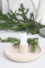 Ljusstake - Nu tändas tusen juleljus - Beige, en produkt från Nya Musik som utvecklar och engagerar människor i alla åldrar.
