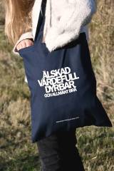 Tygkasse i marinblått: Älskad, värdefull, dyrbar, en produkt från Nya Musik som utvecklar och engagerar människor i alla åldrar.