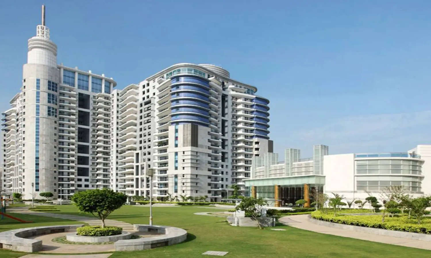 DLF Pinnacle