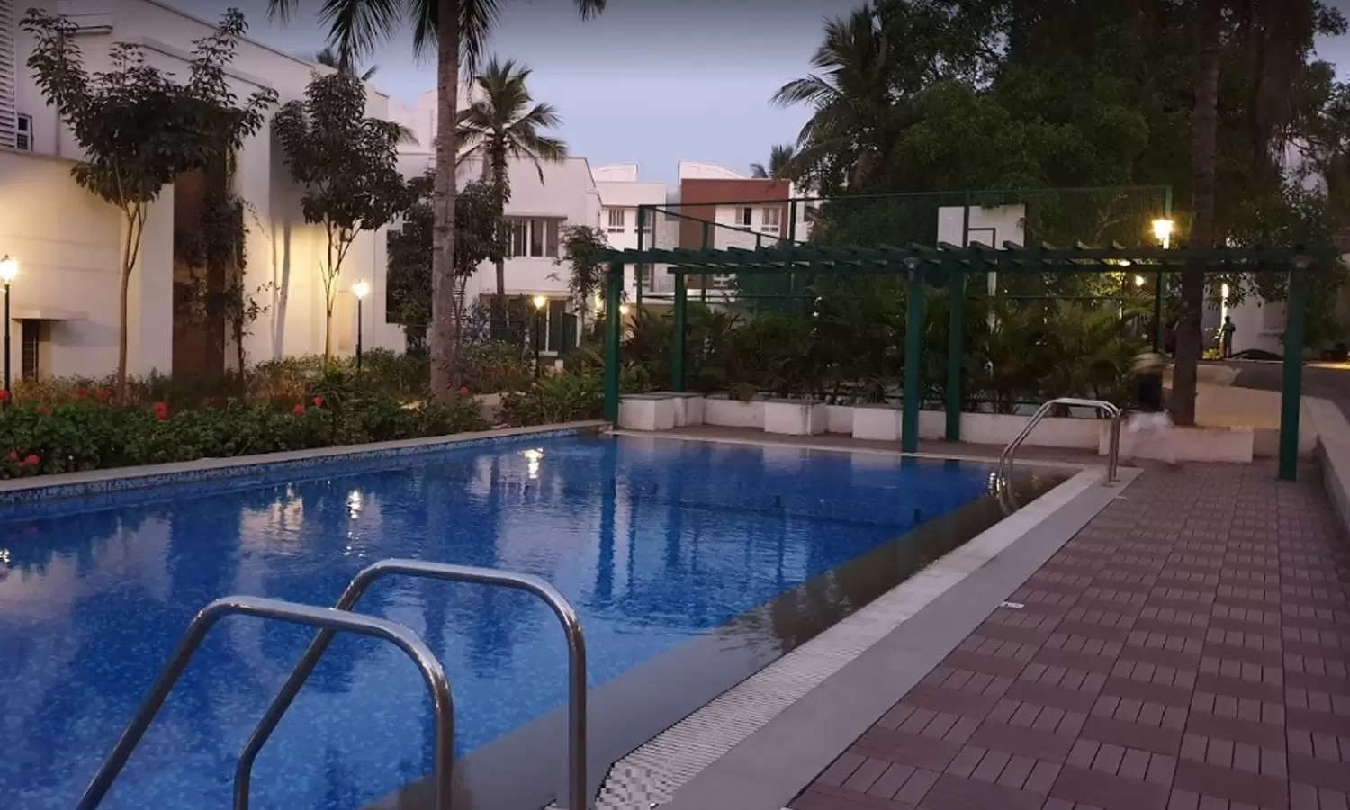Swimming pool