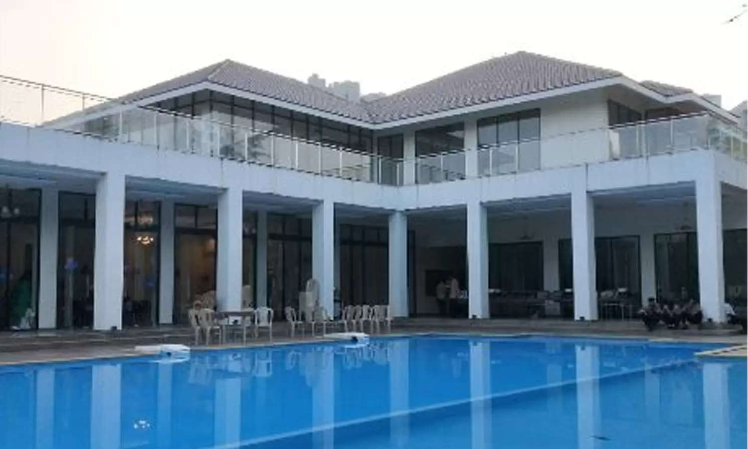 Swimming pool