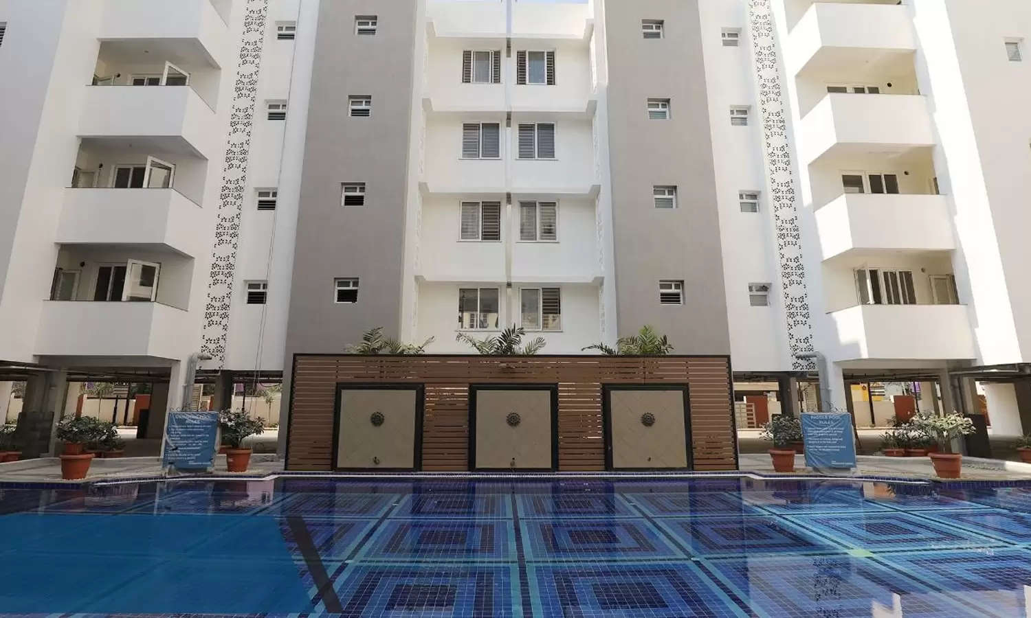 Swimming pool