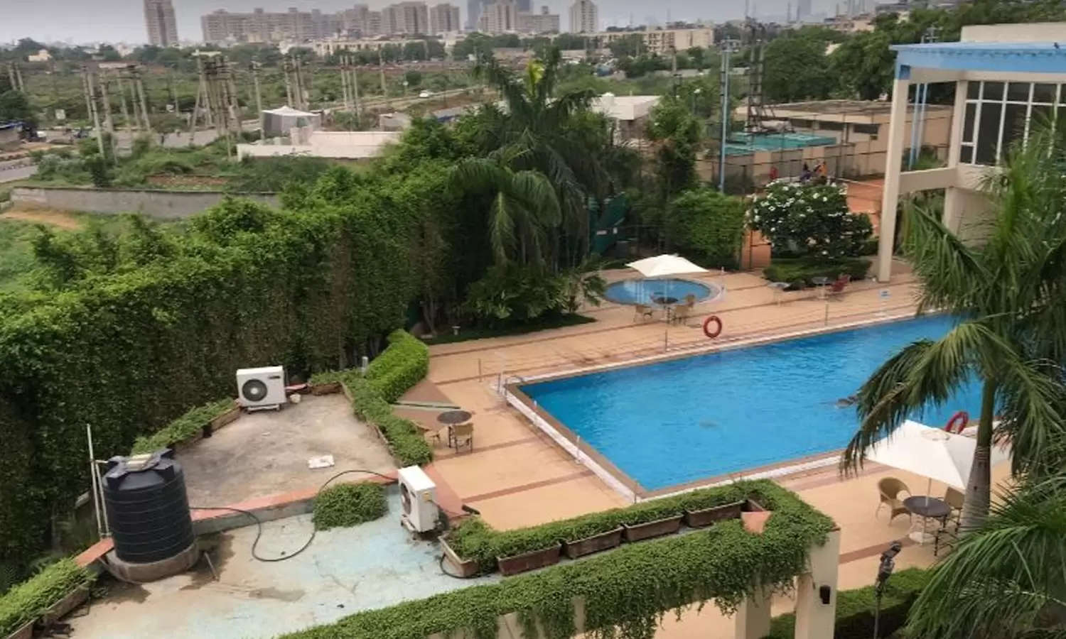 Swimming pool