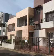 kolte-patil maple leaves