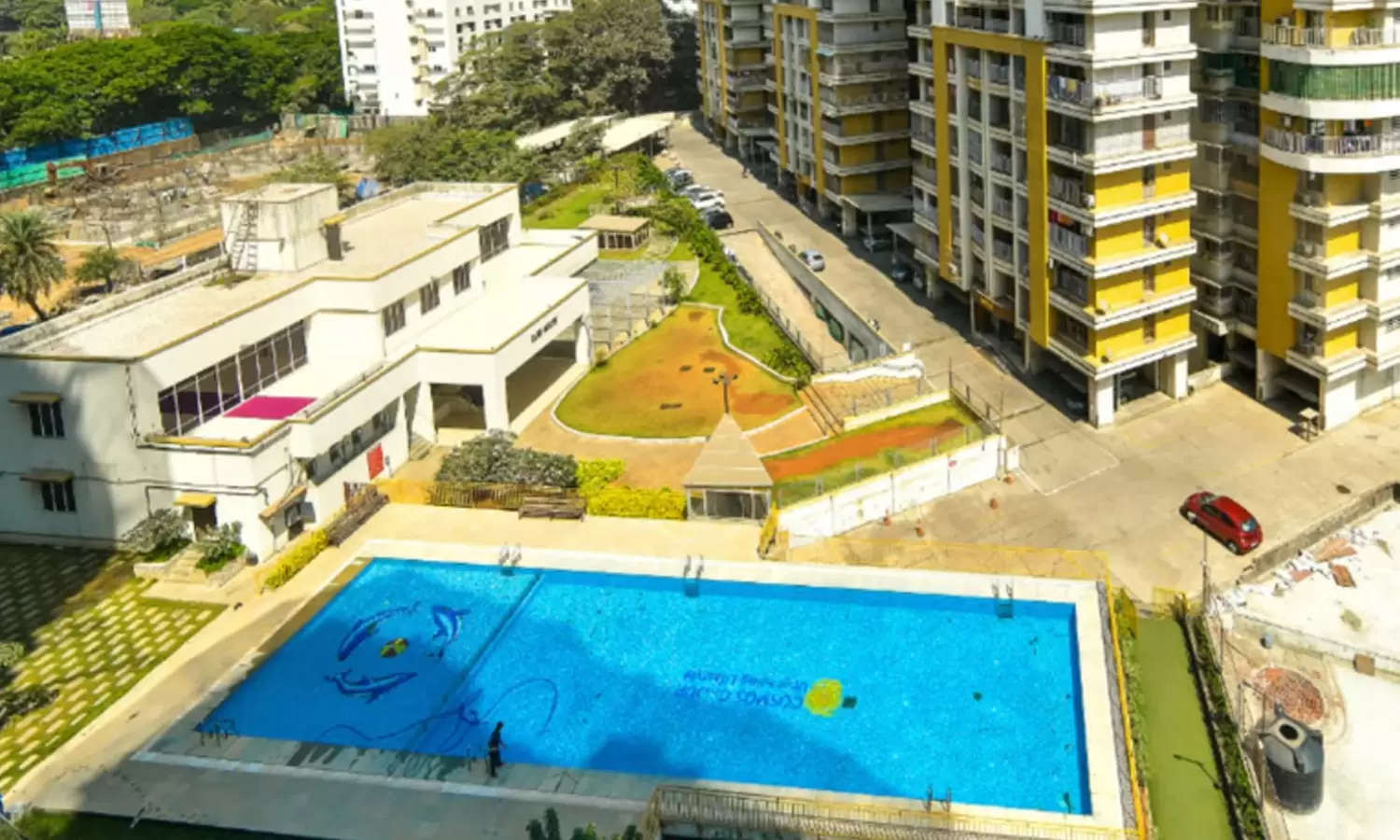 Swimming pool