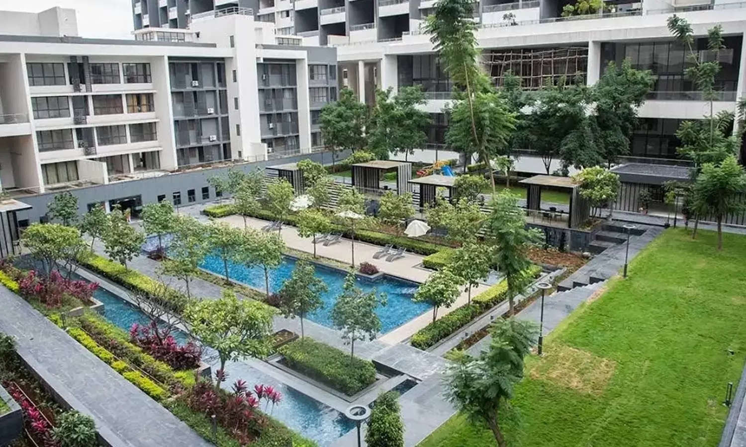 Swimming pool