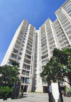 dlf-commanders court