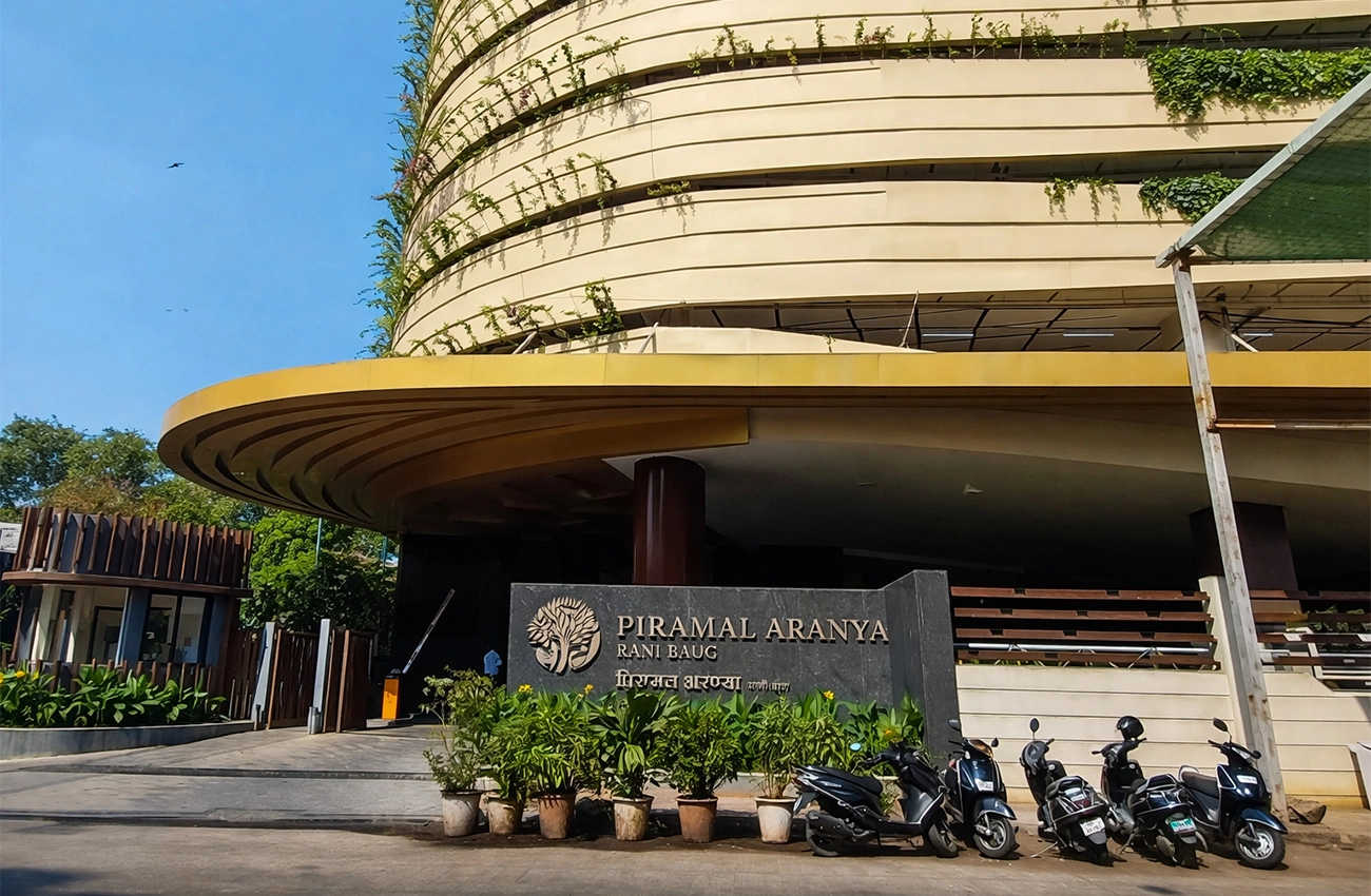 Piramal Arav Byculla - Tower Entrance Lobby