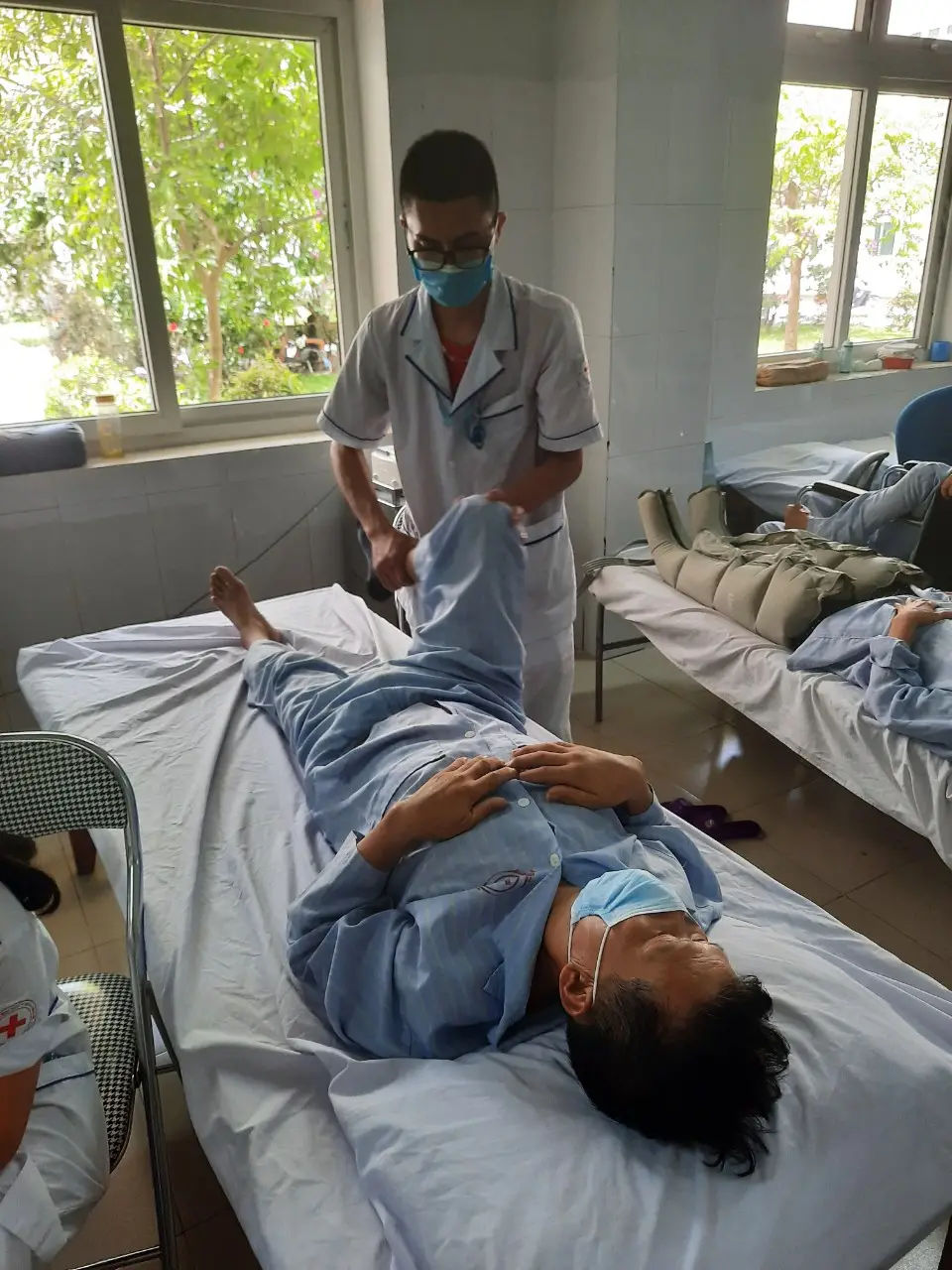 Chăm sóc và phục hồi chức năng sau đột quỵ