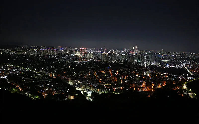 The night view of Seoul city seen from the Seoul City Tour Bus Night View Course.