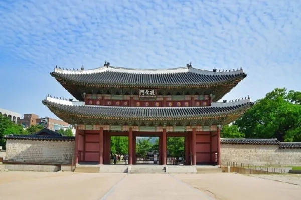 The Main Gate of Changdeokgung Palace, Donhwamun.