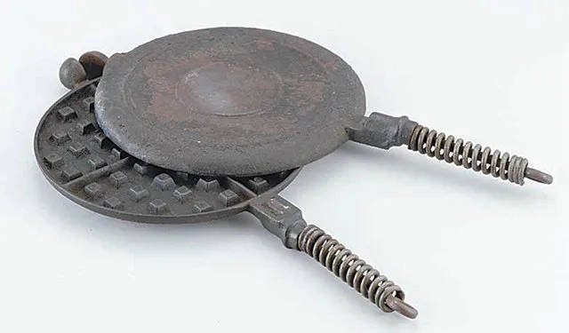 Waffle Pan Used in the Royal Court