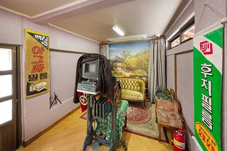 Recreation of a photography studio based on the Korean 70s and 80s, from the National Folk Museum of Korea
