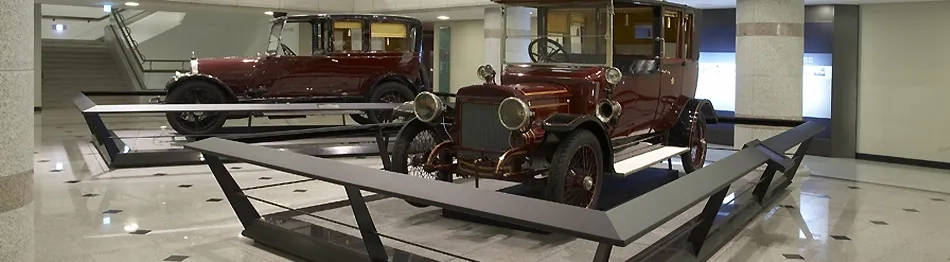 the cars that Emperor Sunjong and the Empress used at the National Palace Museum