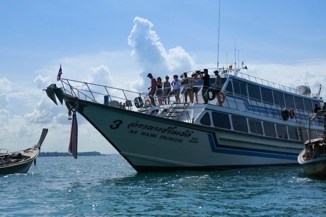 Cruises & Boat Tours