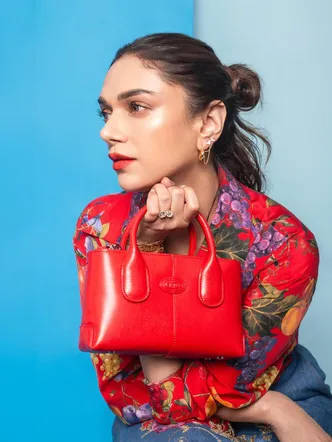 BUTTERFLY HEART EARRING WITH DETATCHABLE CHAIN