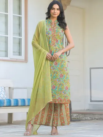 Janasya Women's Light Green Pure Cotton Floral Printed Straight Kurta Set