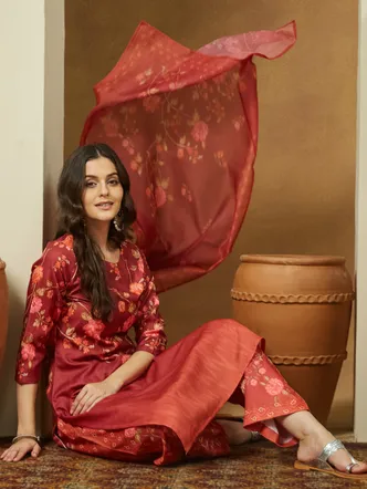 Janasya Women's Rust Cotton Blend Floral Printed Straight Kurta Set