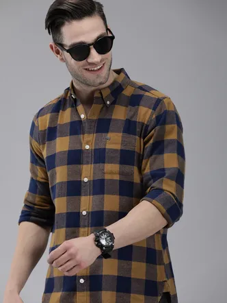 Men Rust & Navy Checks Slim Fit Shirt