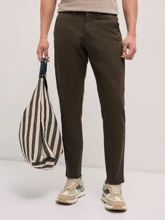 Olive Solid Slim Fit Casual Chino Trouser