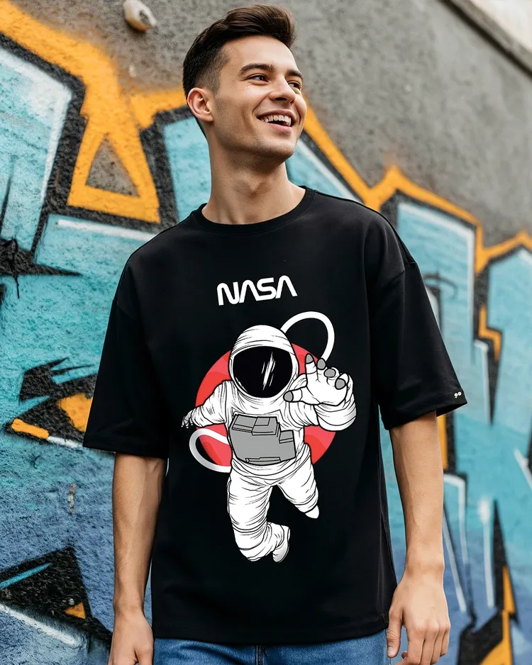 Bewakoof Official Nasa Merchandise Men's Black NASA Astronaut Graphic Printed Oversized T-shirt