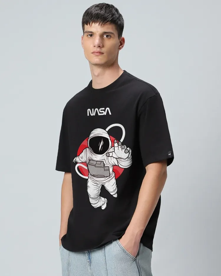 Bewakoof Official Nasa Merchandise Men's Black NASA Astronaut Graphic Printed Oversized T-shirt