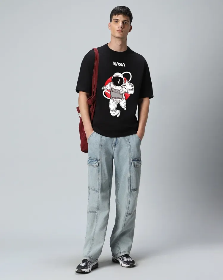Bewakoof Official Nasa Merchandise Men's Black NASA Astronaut Graphic Printed Oversized T-shirt