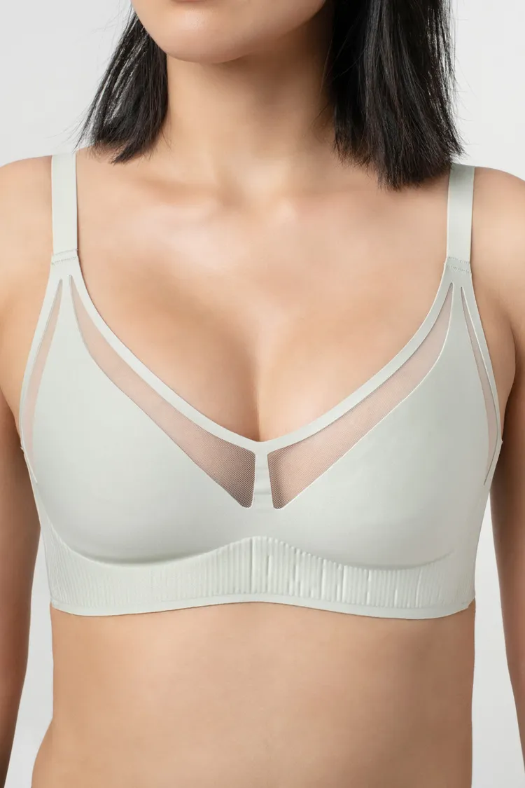 Taylor | Non padded bra with front detail and nipple cover