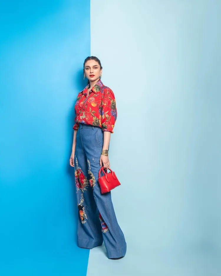 BUTTERFLY HEART EARRING WITH DETATCHABLE CHAIN