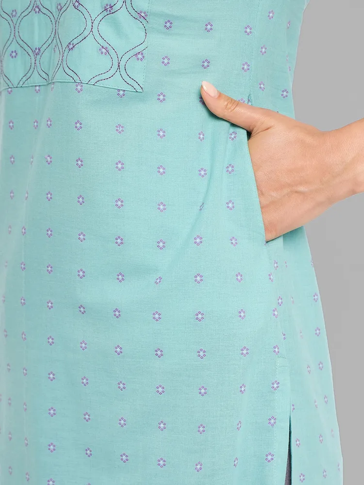 Women Sea Green Kurta With Embroidered Yoke