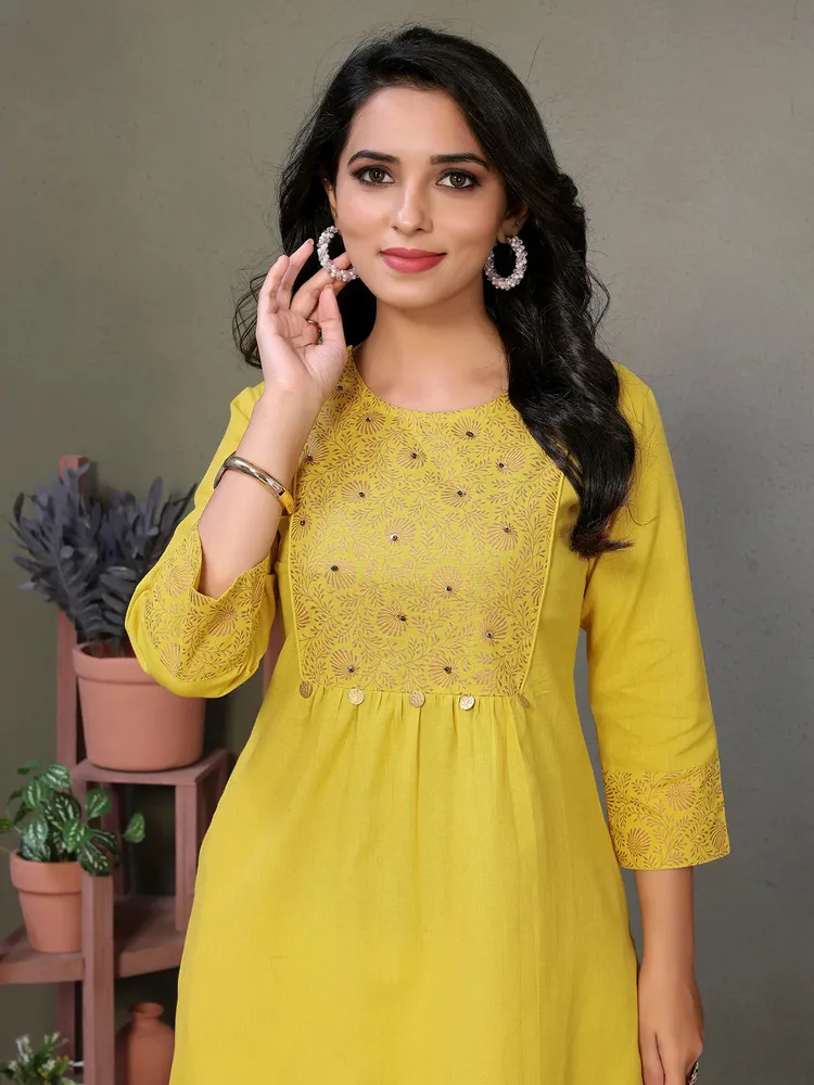 Rangita Women Yellow Cotton Printed Calf Length Straight Kurta