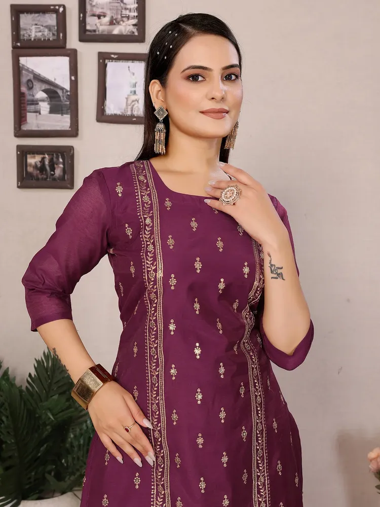 Rangita Women Maroon Chanderi Embroidered Straight Knee Length Kurta