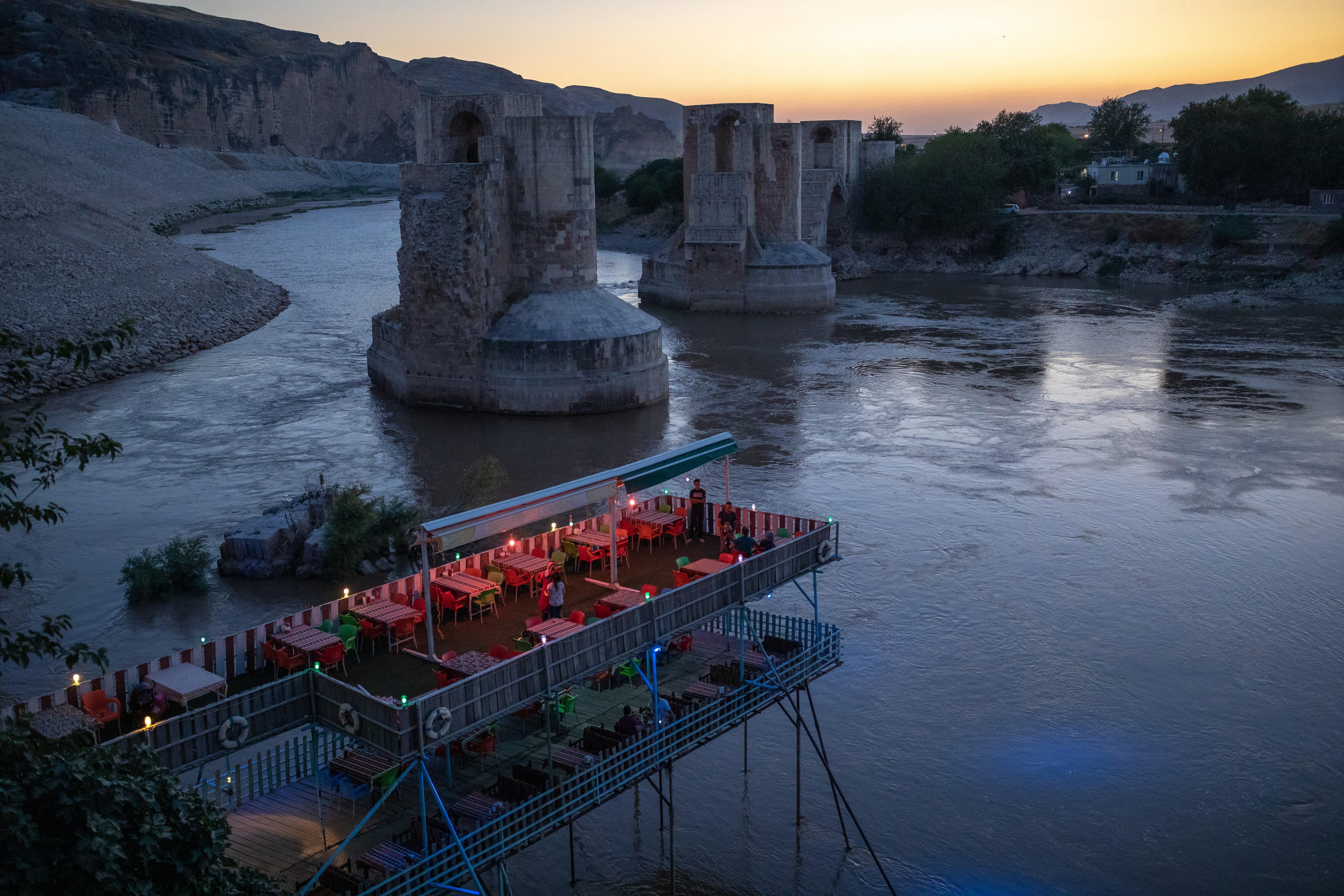 A cafe on Tigris river