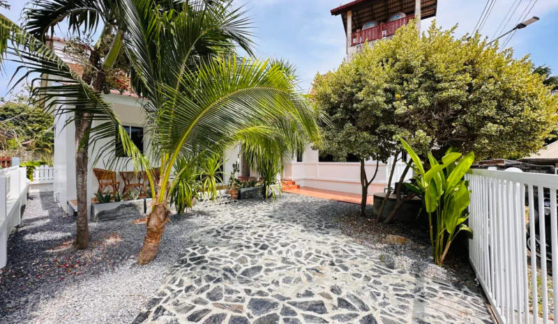 Charming Tropical Haven Steps from Nai Harn Beach - Image 6