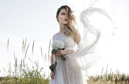 5 Signs You Need Help With Choosing the Right Wedding Dress