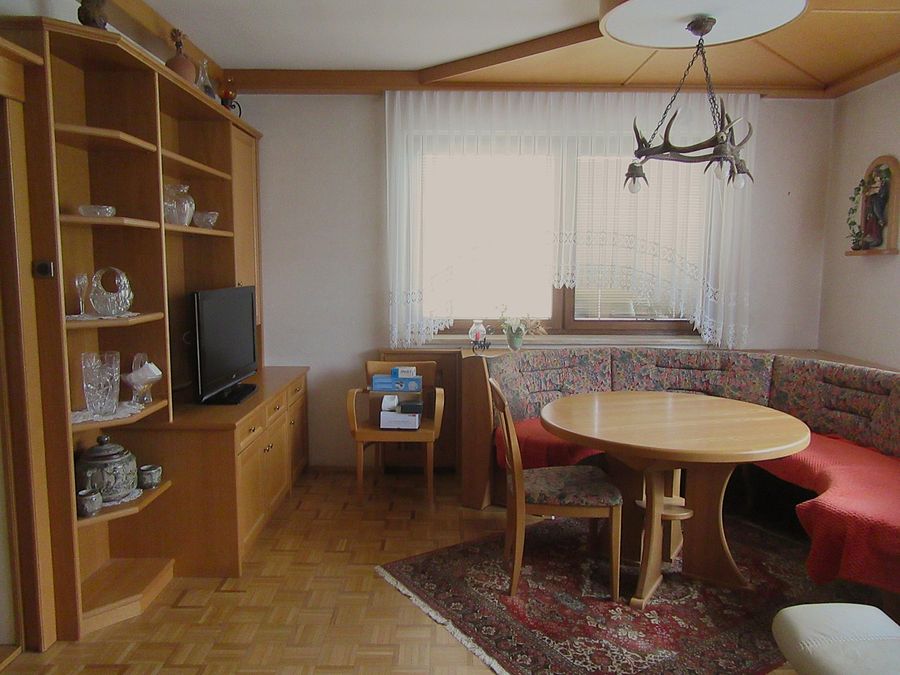 Haus kaufen in Niederösterreich Gänserndorf Zistersdorf 2417/9316 3 Wohnzimmer 1