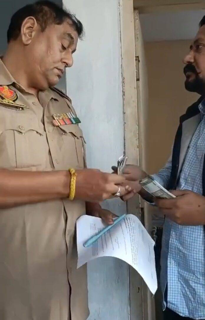BRIBE-BY-POLICEMEN-1