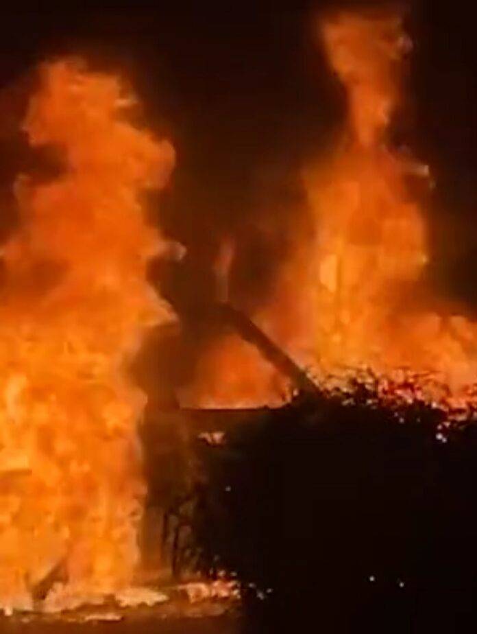 CAR-TOTALLY-BURNT-ASR1