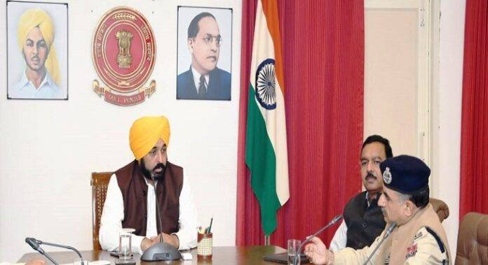 CM Mann with police officers 10.11.22
