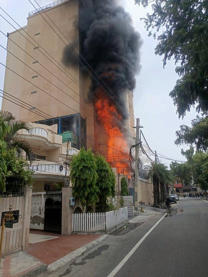 FIVE-STAR-HOTEL-FIRE-AT-ASR.1