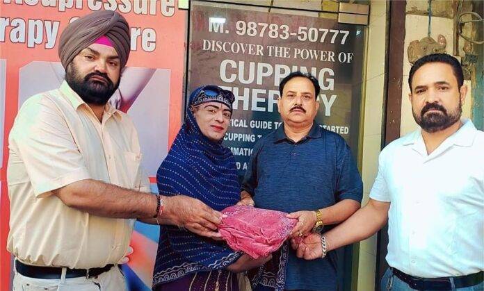INDERJIT-DIWALI-DISTRIBUTED-BLANKETS-AT-SADHU-SANT-IMAGE-1-SNE