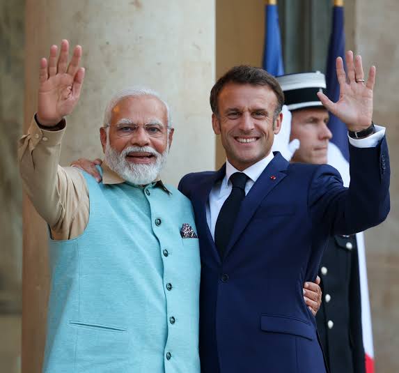 PM-MODI-WITH-FRANCE-PRESIDENT-IMAGE