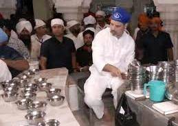 RAHUL GANDHI AT GOLDEN TEMPLE