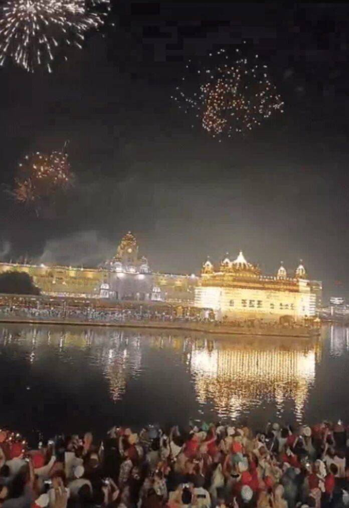 SHRI-HARIMANDHIR-SAHIB-AT-DIWALI-1-IMAGE-SNE