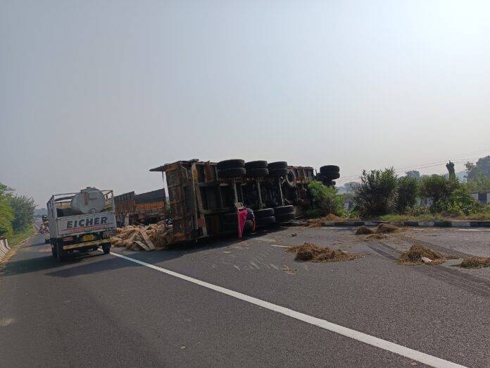 TRUCK-ACCIDENT-BTL.-IMAGE-SNE
