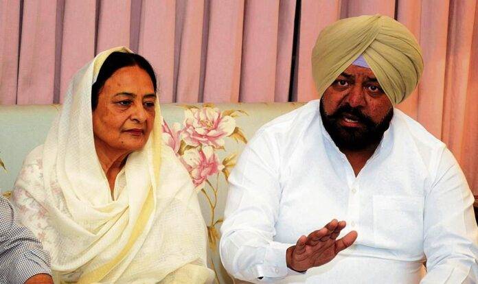 VIKRAM SINGH CHOUDRY WITH MOTHER SNE IMAGE