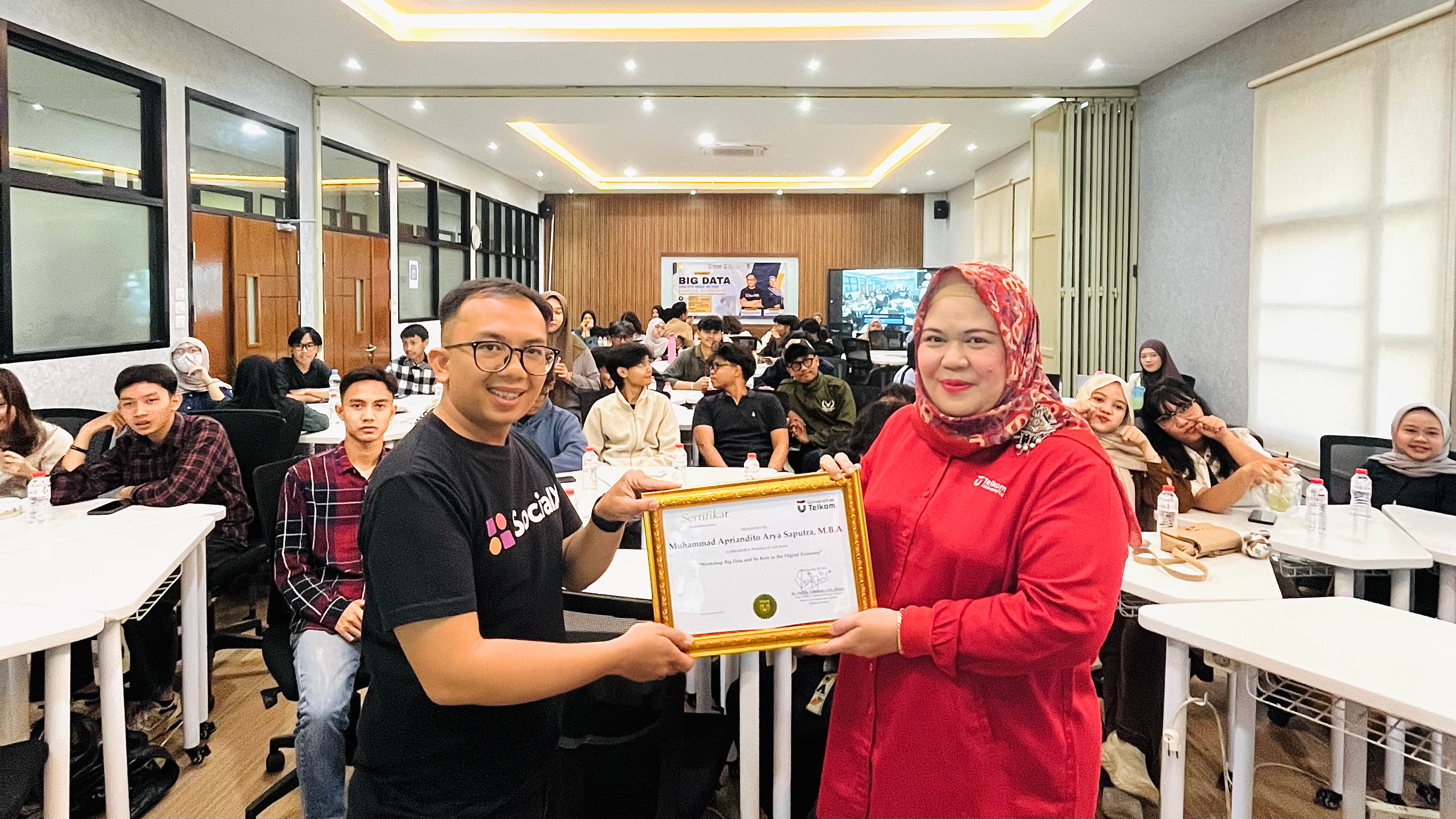 Mahasiswa Bisnis Digital Telkom University Pelajari Pemanfaatan Big Data Bersama SocialX