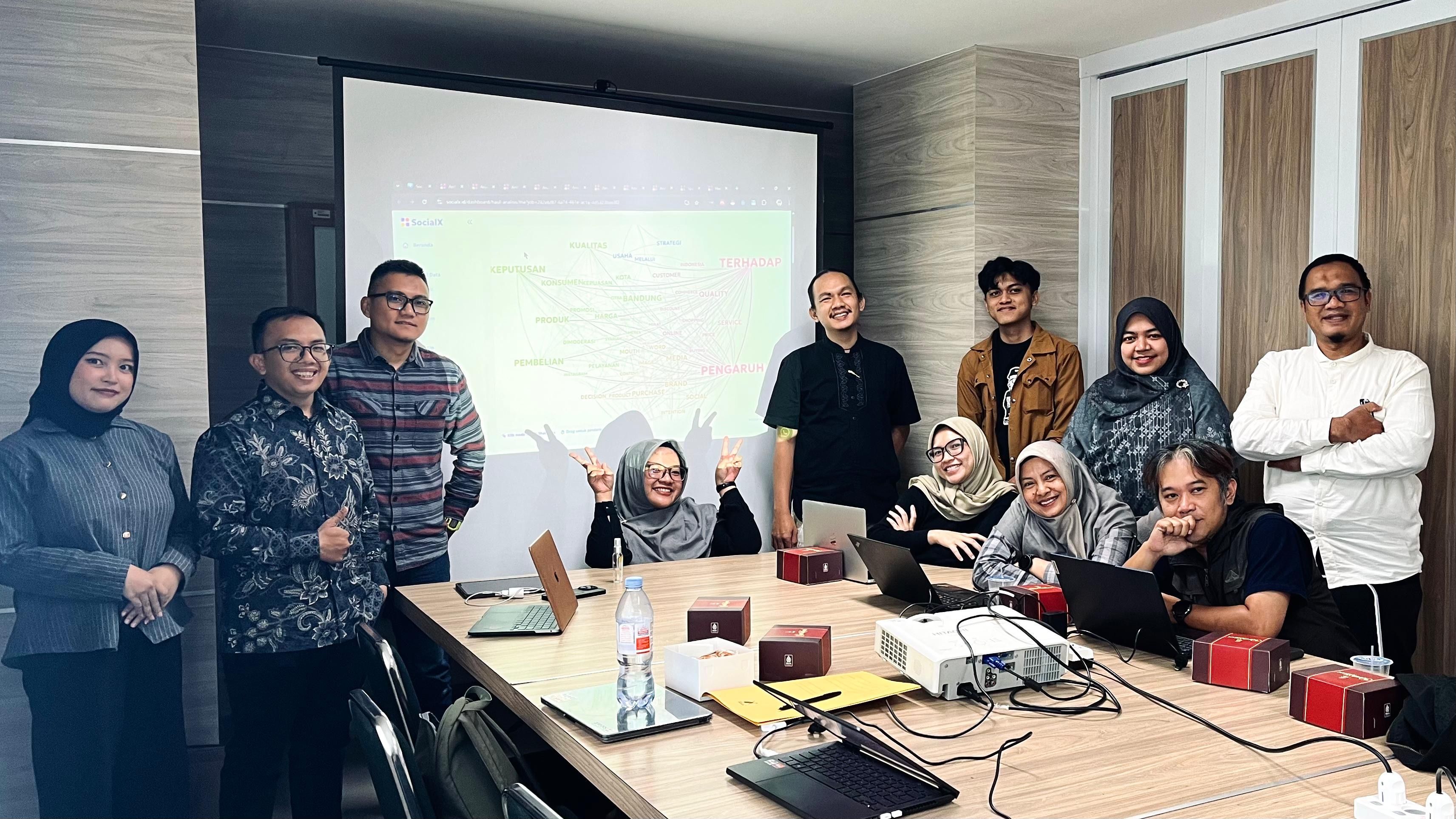 SocialX Goes To Campus: Dosen UNISBA Belajar Langsung Olah Big Data untuk Riset Penelitian