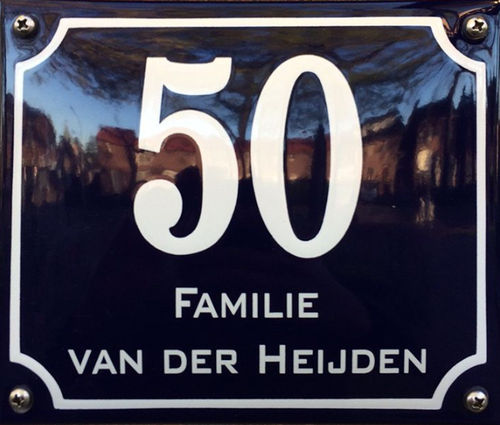Naambord met eigen tekst voordeur